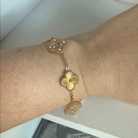 18K Gold Plated Over Stainless Steel Clover Bracelet With Zirconia - Picture 5 of 13